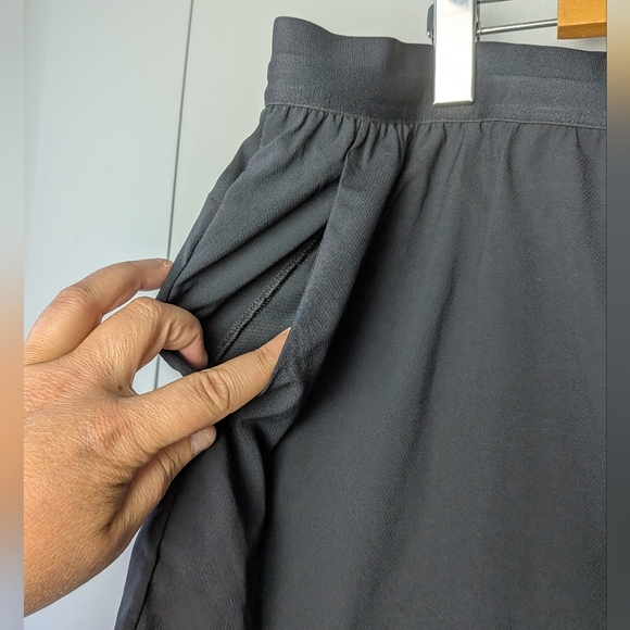 NEW BALANCE Women Black Short Size 2XL Plus Size 3 Pockets Inside Legging - Picture 3 of 9